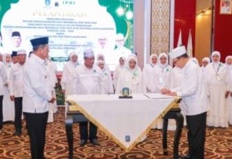 Gubernur Kepulauan Riau, Selasa (13/1/2026), melantik Pengurus Wilayah Ikatan Persaudaraan Haji Indonesia (PW-IPHI) dan Pengurus Wilayah Majelis Ta’lim Perempuan Ikatan Persaudaraan Haji Indonesia (PW MTP-IPHI) Provinsi Kepulauan Riau masa bakti 2025–2030