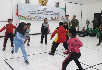  Persit KCK Cabang XXI Dim 0807 Gelar Permainan Tradisional