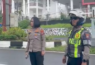 Kasat Lantas Polres Bitung saat memimpin kegiatan Patroli Subuh di hari pertama puasa