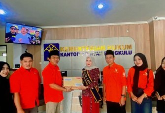 Dewan Pimpinan Wilayah (DPW) Partai Gerakan Rakyat Provinsi Bengkulu resmi menyerahkan berkas persyaratan untuk memperoleh Surat Keterangan Terdaftar (SKT) ke Kantor Wilayah Kementerian Hukum Provinsi Bengkulu, Kamis (16/4/2026)