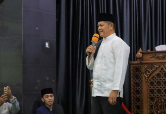 Bupati Welly saat menghadiri peringatan Malam Nuzulul Qur’an yang digelar di Masjid Agung Al-Muttaqin, Pasaman Islamic Center (PIC), Lubuk Sikaping  Pasaman.