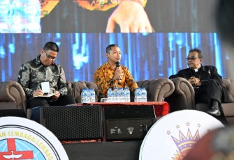  kepentingan untuk memperkuat kolaborasi dalam meningkatkan mutu pendidikan nasional," tutur Wakil Menteri Pendidikan Dasar dan Menengah (Wamendikdasmen) Fajar Riza Ul Haq, dalam diskusi pendidikan pada rangkaian Hari Doa Nasional 2026 yang diselenggarakan Forum Masyarakat Kristen Indonesia (FMKI), di Balikpapan, Kalimantan Timur, Jumat (3/7)