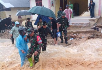 Sungai Aek Doras Meluap