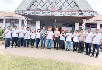 Foto bersama temu ramah di kantor Kecamatan Dolok Silau, Kamis (22/1)