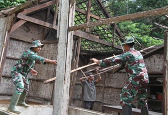 Pembongkaran rumah program RTLH 