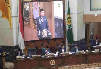 Bupati Kabupaten Bogor Rudy Susmanto saat menyampaikan LKPJ di rapat paripurna DPRD Kabupaten Bogor, Senin (16/3)