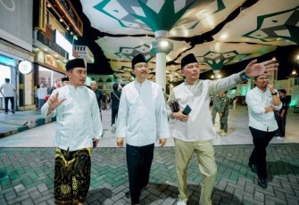 Mensos Saifullah Yusuf menikmati malam di Payung Madinah Kota Pasuruan 