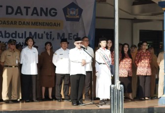 Mendikdasmen Abdul Mu'ti saat memberikan motivasi pelajar SMPN 2 Depok, Senin (30/3)