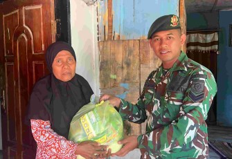 Jum'at berkah Satgas Pamtas Yonarmed 12 Kostrad 