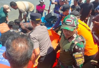 Evakuasi jenazah nelayan di Pantai Damas Trenggalek