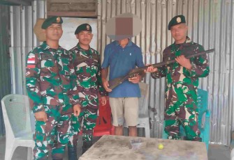 Warga sukarela serahkan senjata api