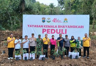 Pelestarian lingkungan aksi tanam pohon