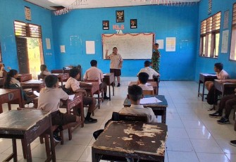 Mengajar Bela Negara di SMPN 5 Lolak
