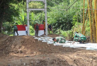 Pengerjaan jembatan perintis garuda