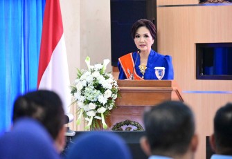 Ibu asuh Wara Koharmatau Ny. Ayu Rudolf P. Buulolo