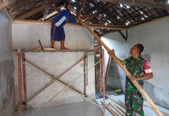 Pemasangan Plafon, Impian Rumah Layak Huni Kian Dekat Terwujud