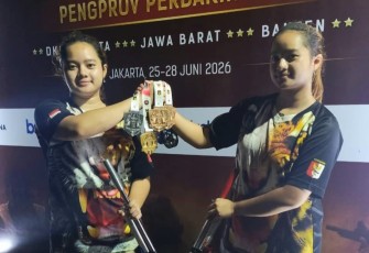 Aurellia dan Clarisa di Kejurnas Menembak Multi Event 3 Provinsi, Jakarta, Minggu (28/6)