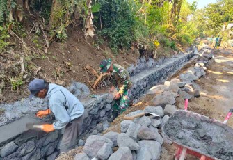 Pembangunan drainase di dusun Lembenah