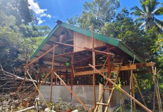 Pengerjaan rumah layak huni di Kampung Sesor