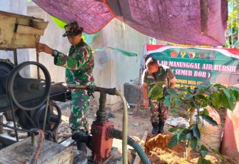 Pengerjaan sumur bor di desa Gucialit