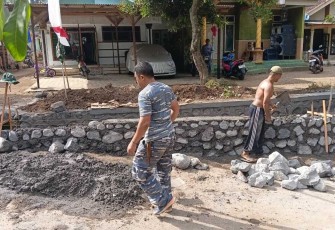 Pembangunan drainase di dusun Lembenah
