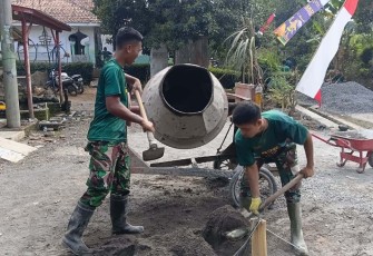 Adonan rabat beton menggunakan molen