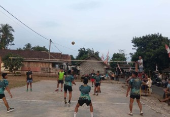 Olahraga bersama pemuda Desa Lodok Tempuro