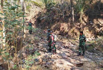 Peninjauan lokasi pembangunan jembatan