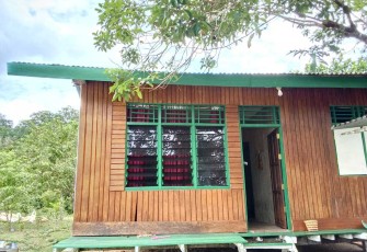 Rumah bapak Herman warga Kampung Sesor