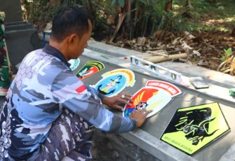 Sertu Suwarno tuntaskan pemasangan tugu prasasti TMMD