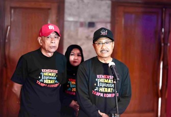 Mensos Saifullah Yusuf saat memberikan keterangan pers di Jakarta