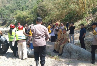 Launching River Tubing Grindulu