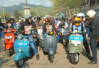 Riding Vespa Bumi Yaksa Trenggalek