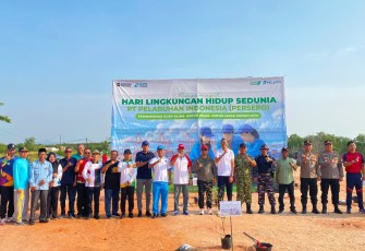 Dukung Kawasan Hijau, Pelindo Tanam 600 Pohon di Coastal Area Karimun