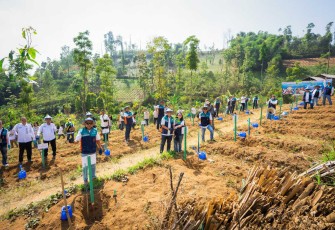 IDSurvey Resmikan Desa Binaan Nglarangan