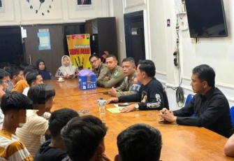 Kasatreskrim Polres Ponorogo AKP Imam Mujali memberikan keterangan mengamankan komplotan peminta sumbangan 