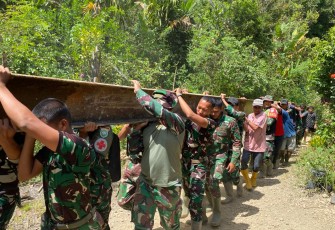 Pembuatan Jembatan Darurat 
