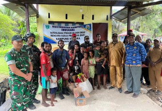 Tim Patroli Gabungan Koops TNI Papua saat Evakuasi 21 Pengungsi di Aifat Timur Jauh Maybrat