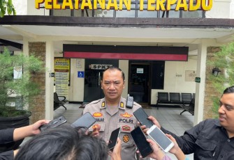 Kasi Humas Polres Malang, AKP Bambang saat memberikan keterangan, Selasa (14/4)