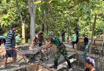 Pembangunan pondasi jembatan perintis garuda