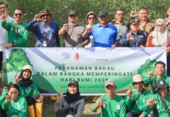 Bandar Bentan Telani Tanam 1000 Bibit Bakau  Untuk Perkuat Ketahanan Pesisir