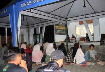 Pemutaran film perjuangan di lokasi TMMD