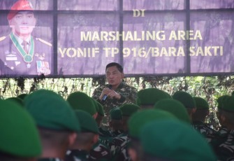 Menteri Pertahanan Republik Indonesia Jenderal TNI (Purn) Sjafrie Sjamsoeddin melaksanakan kunjungan kerja ke lokasi pembangunan Batalyon Infanteri Teritorial Pembangunan (Yonif TP) 916/Bara Sakti di Rusunawa Tangkoko