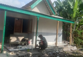 Semangat 8 Wajib TNI Hidupkan Harapan Warga Lewat Rumah Layak Huni.