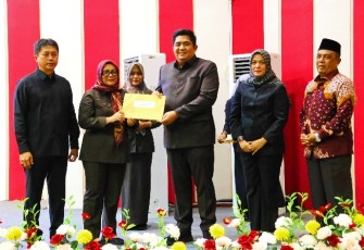 Rapat Paripurna Bupati Roby Sampaikan Ranperda LPP APBD Bintan Tahun 2025