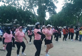 Ribuan Peserta Zumba Beach Terbesar 2026, Guncang Pantai Balekambang