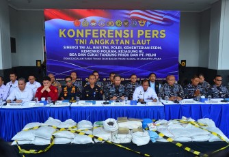 Tim Gabungan TNI Gagalkan Penyelundupan Pasir dan Balik Timah Ilegal Senilai Milyaran Rupiah di Jakarta Utara 
