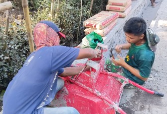Perawatan peralatan kerja satgat TMMD ke-129