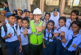 Ruang Kelas Darurat (RKD) yang diresmikan Wakil Menteri Pendidikan Dasar dan Menengah (Wamendikdasmen), Atip Latipulhayat