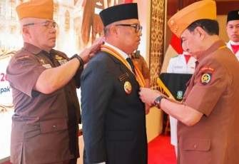Wagub Nyanyang Terima Anugerah Bintang Veteran pada Peringatan Hari Veteran Nasional 2026